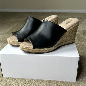 Sonoma Black and Tan Wedge Sandals